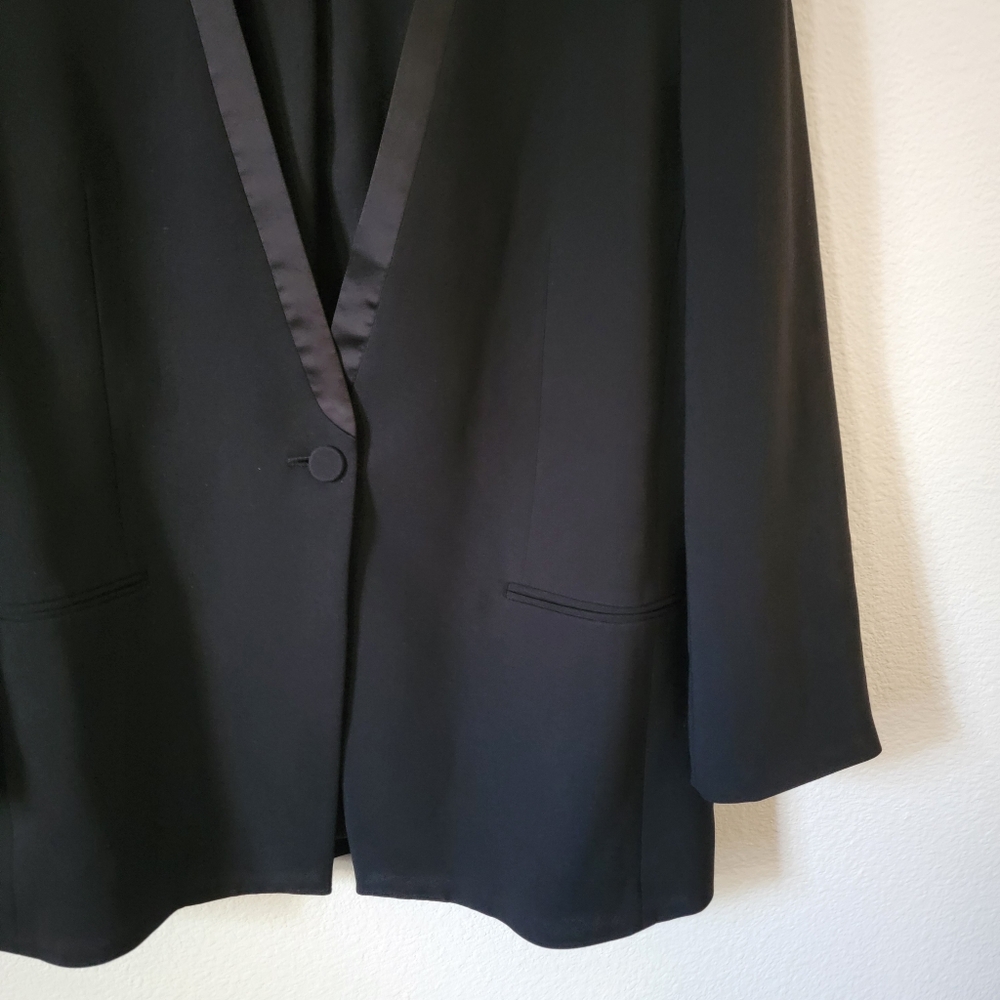 Theory | Tuxedo Jacket in Admiral Crepe 8 - Picture 3 of 5
